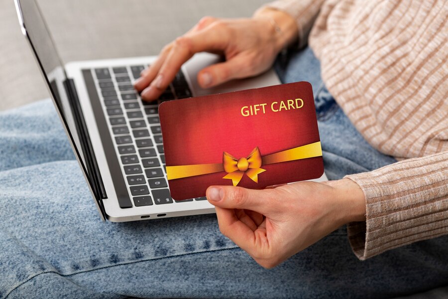 What strategies help avoid expiration issues with gift cards?
